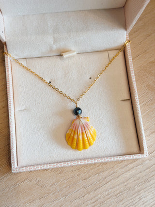 Small Dark Round Tahitian Pearl Sunrise Shell Necklace