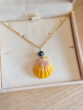 Small Dark Round Tahitian Pearl Sunrise Shell Necklace