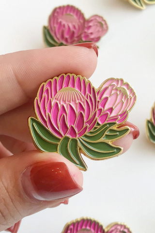 Ofelia Protea Floral Lapel Pin