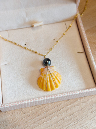 Medium Round Tahitian Pearl Sunrise Shell Beam Necklace