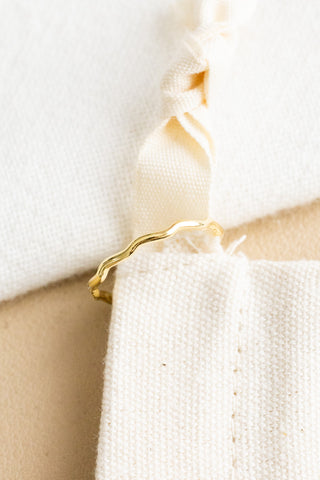 Wavy Minimal Ring