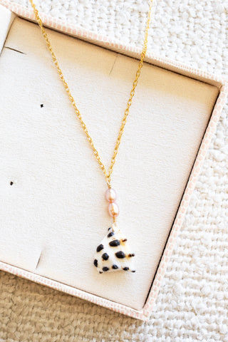 Drupe Shell & Double Small Pink Pearl Mona Necklace