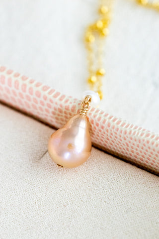 Mini Round Pearl & Peach Baroque Edison Pearl Beam Necklace