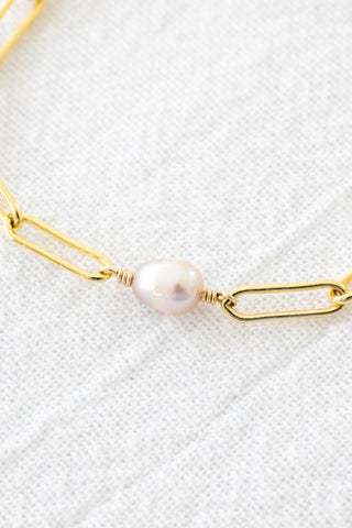 Thick Ann Pink Pearl Bracelet